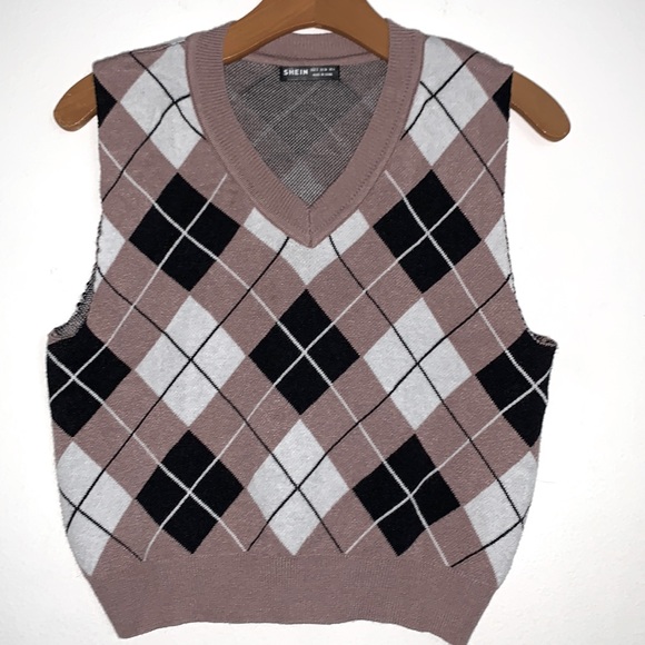 SHEIN Tops - Shein Argyle Tan White Black Sleeveless V-Neck Sweater Vest Size S